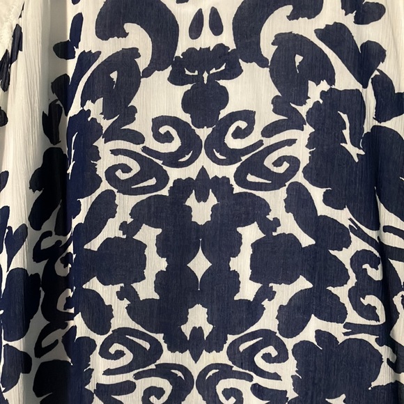 Like New Women’s Small Liz Claiborne Blue and White Bohemian Style Blouse - Picture 2 of 8